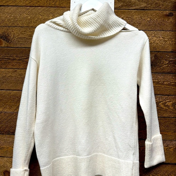 1.STATE Cold Shoulder Turtleneck Sweater in Antique White XS - Picture 4 of 9